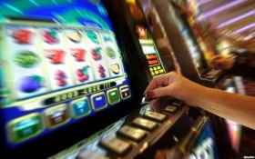 Tampilan layar ponsel saat mengakses meja live casino rajacash
